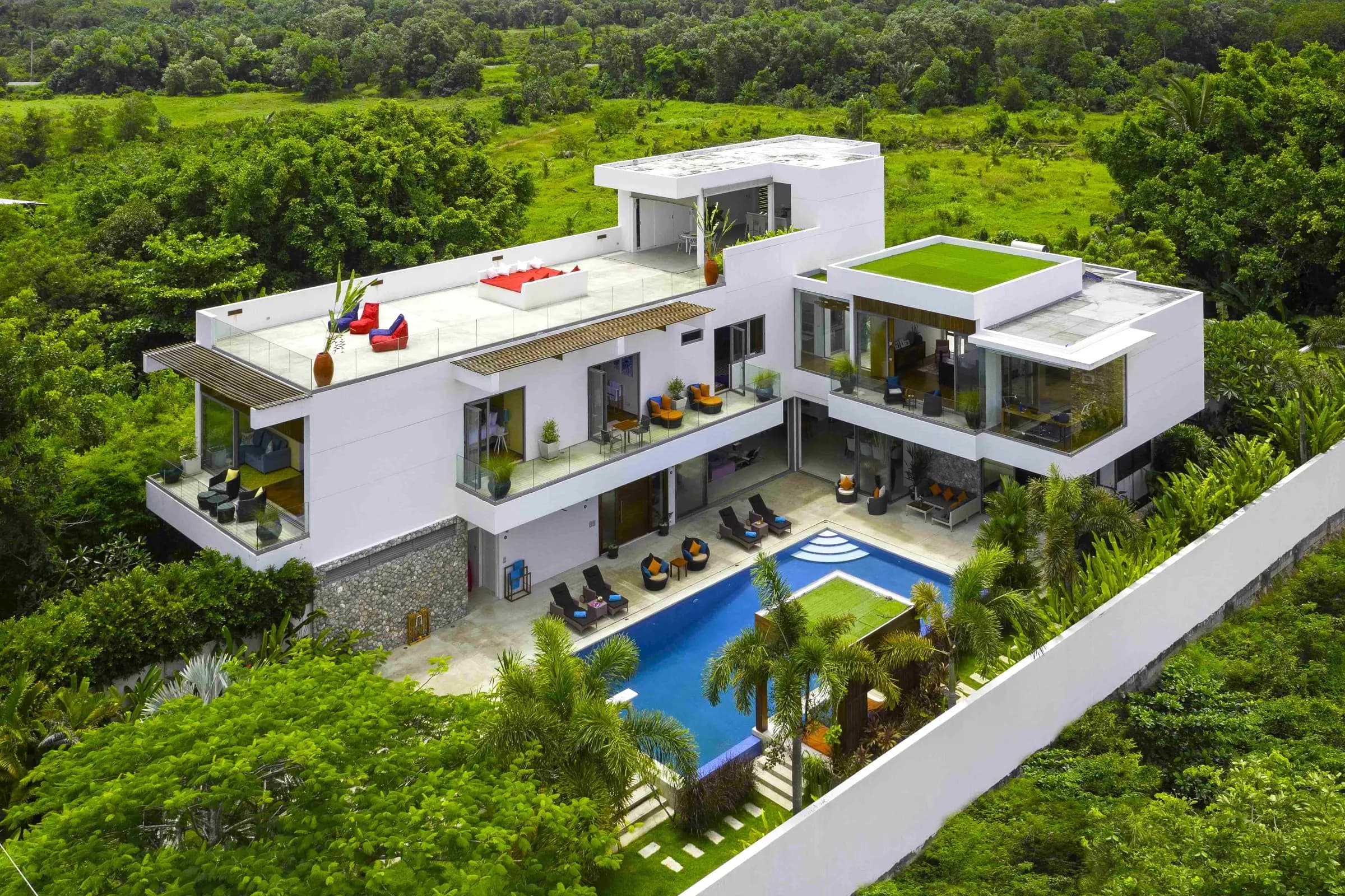 Villa White Skies
